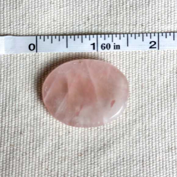 Rose quartz worry stone - Picture 3 of 4